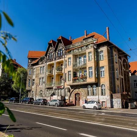 Teatralny Artistic By Bookinghost Познань